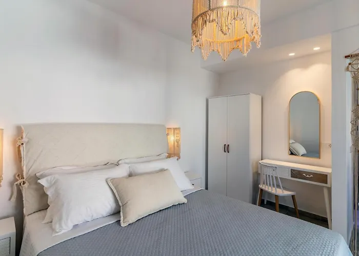 Santorossa Luxury Emporio (Santorini)